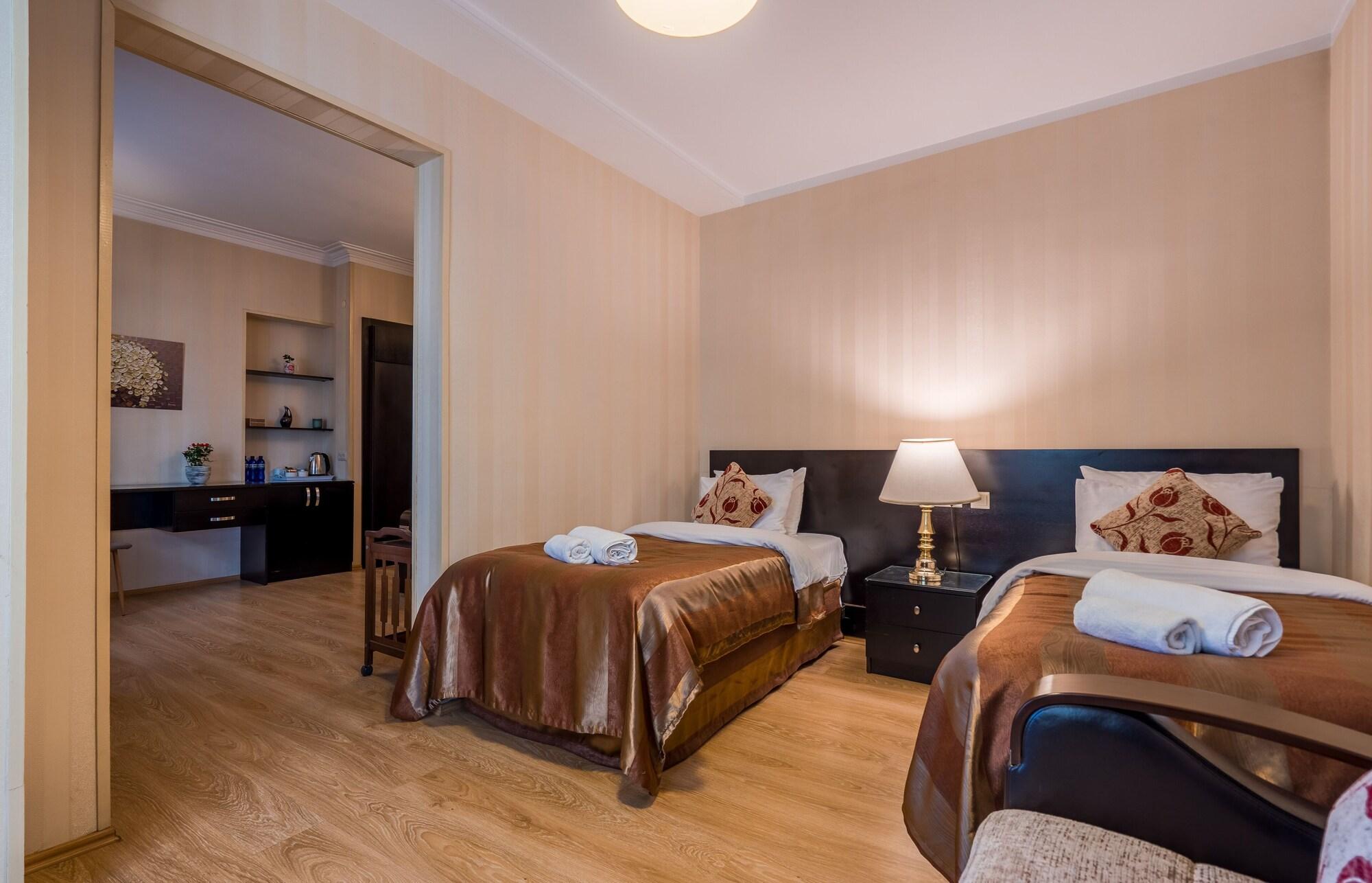 Iliani Hotel Тбилиси Екстериор снимка
