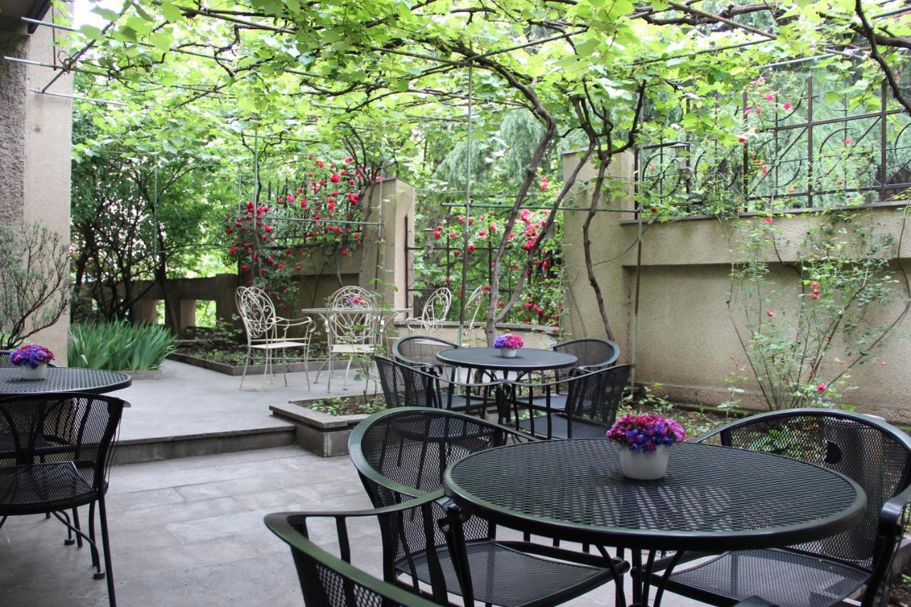 Iliani Hotel Тбилиси Екстериор снимка