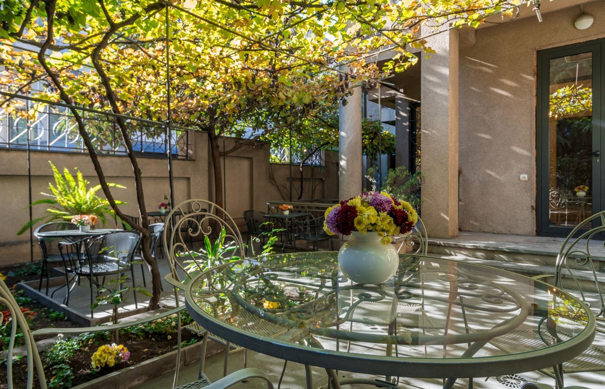 Iliani Hotel Тбилиси Екстериор снимка