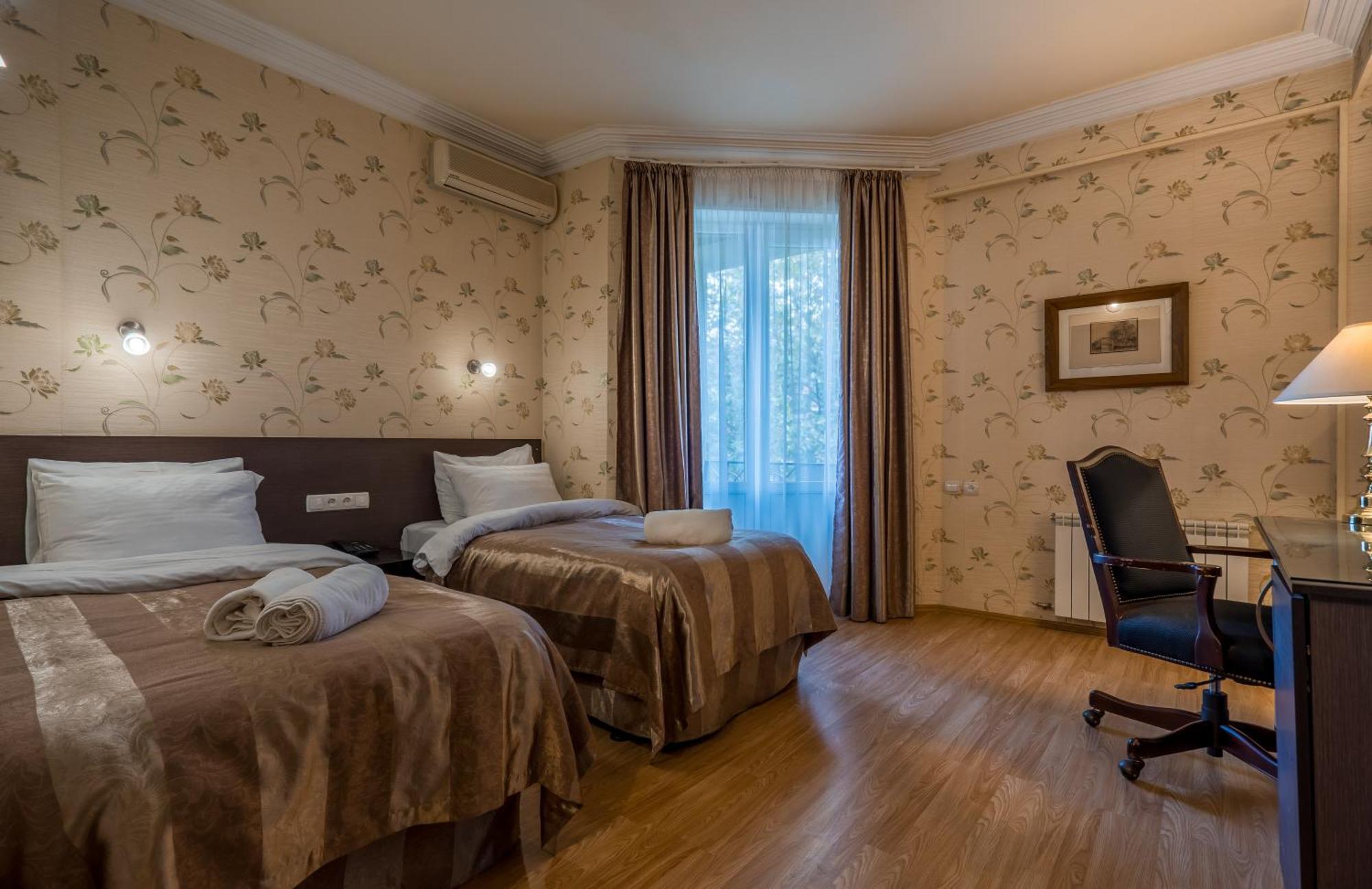 Iliani Hotel Тбилиси Екстериор снимка