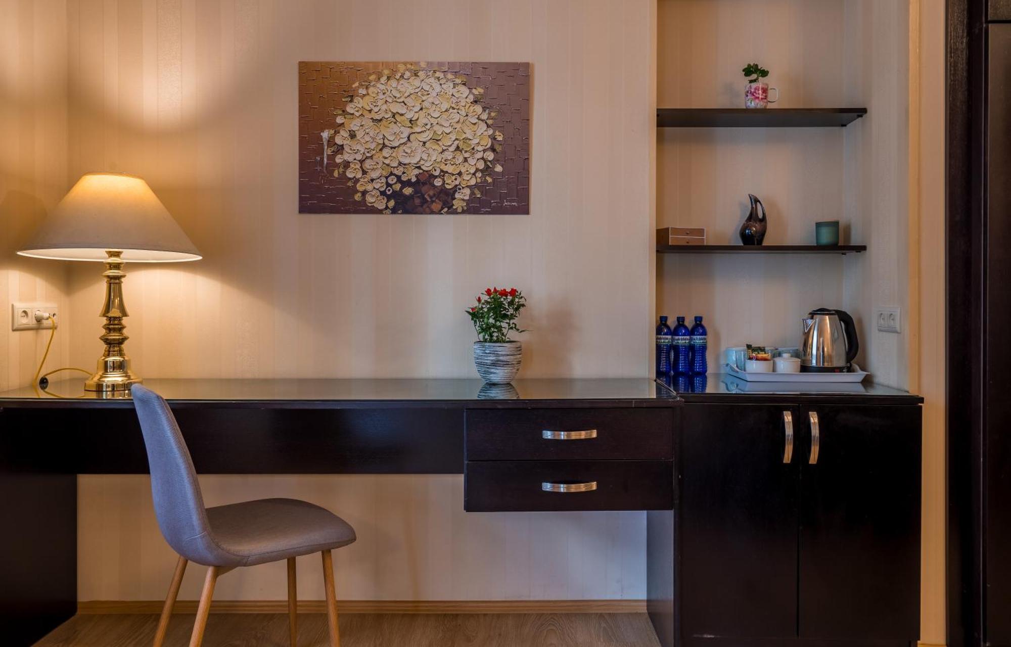 Iliani Hotel Тбилиси Екстериор снимка