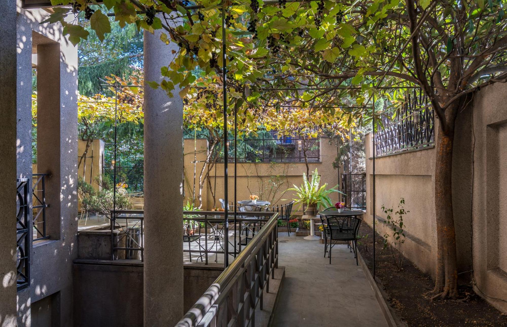 Iliani Hotel Тбилиси Екстериор снимка