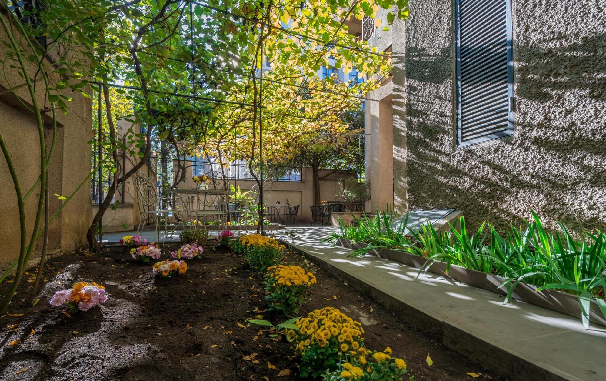 Iliani Hotel Тбилиси Екстериор снимка