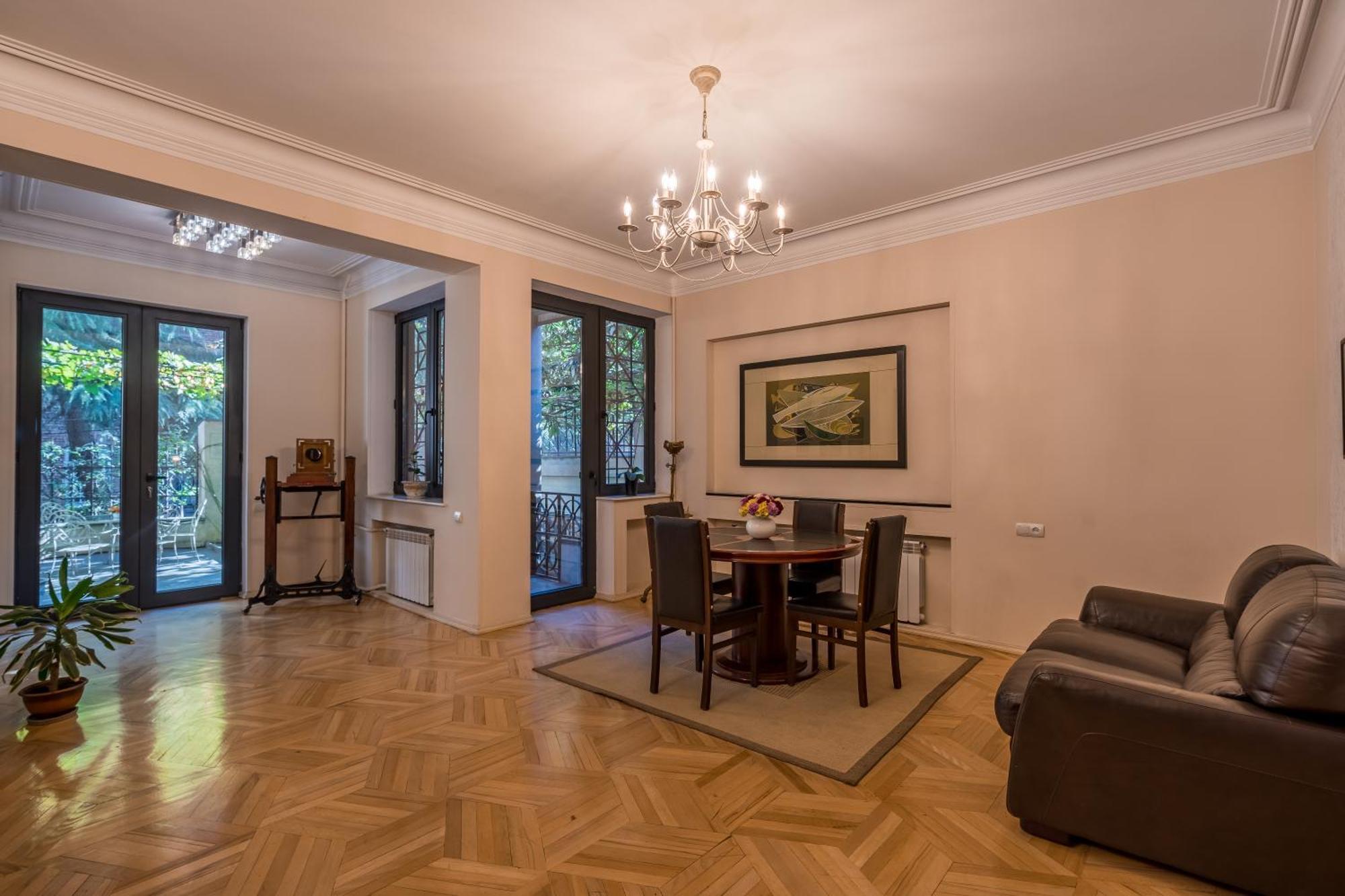 Iliani Hotel Тбилиси Екстериор снимка